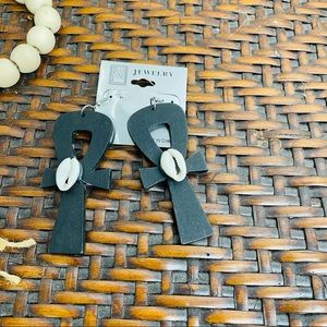 New Black Wood shape Black Ankhs earrings